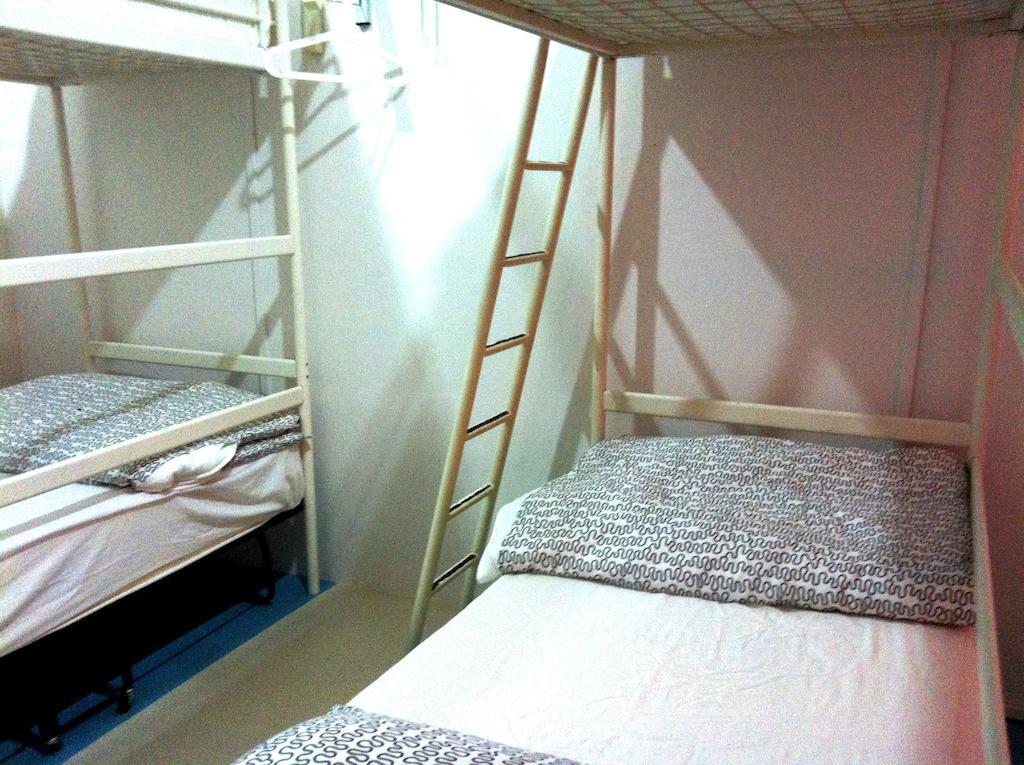 Drop Inn Singapura Bilik gambar